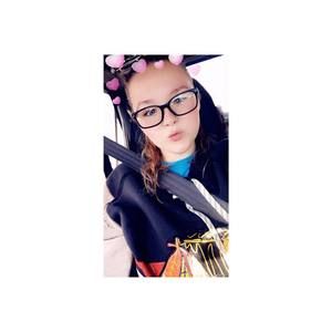 Meet your Posher, Dominique